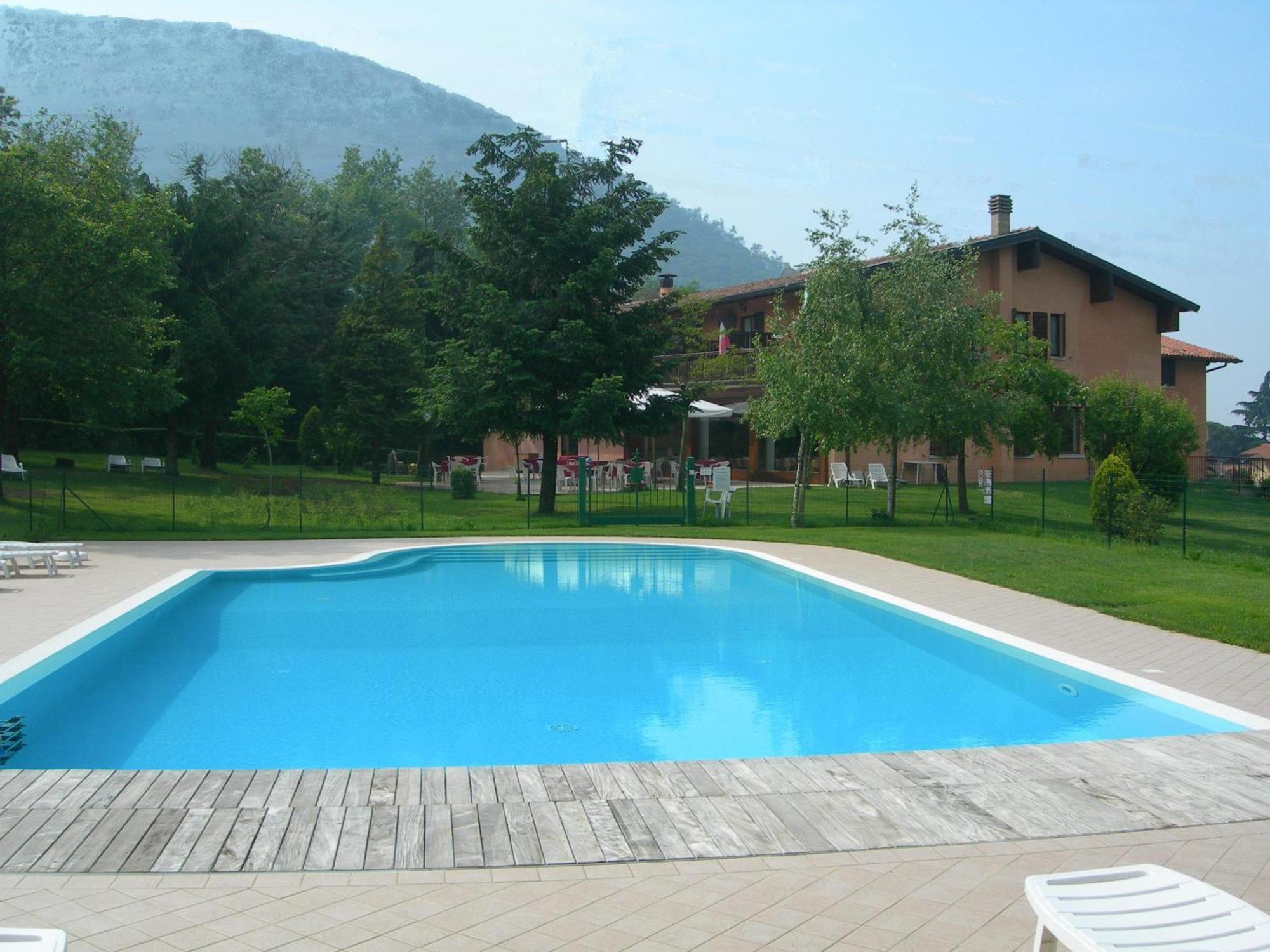 Hotel Colomber Gardone Riviera Eksteriør billede