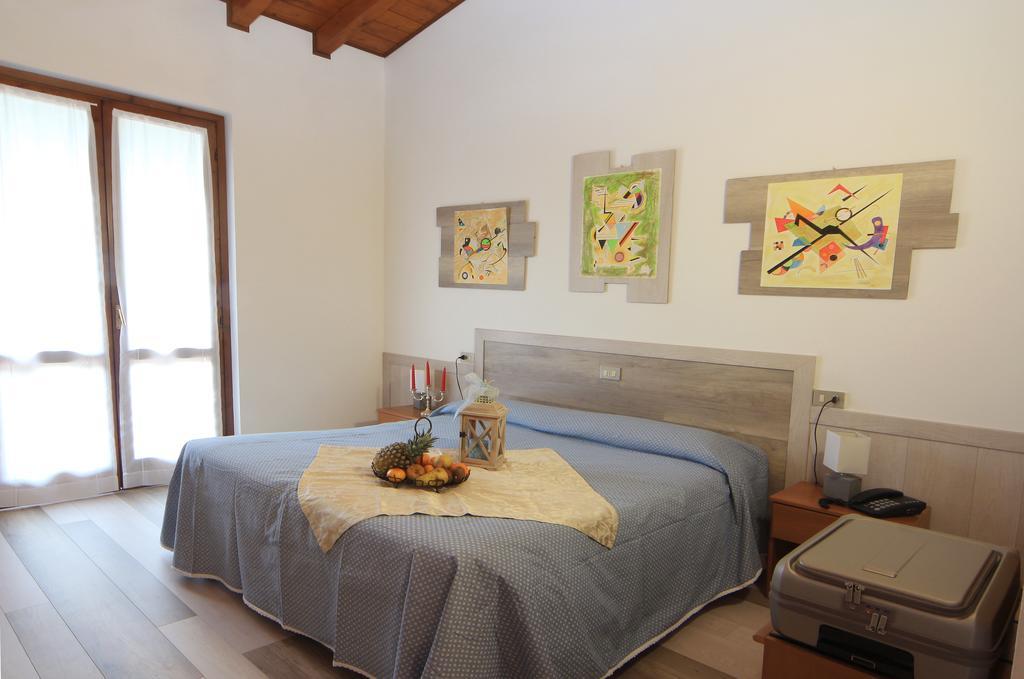 Hotel Colomber Gardone Riviera Eksteriør billede