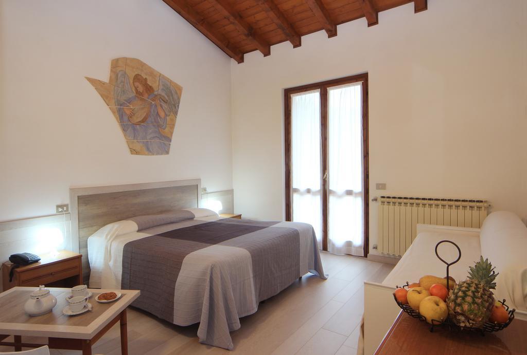 Hotel Colomber Gardone Riviera Eksteriør billede