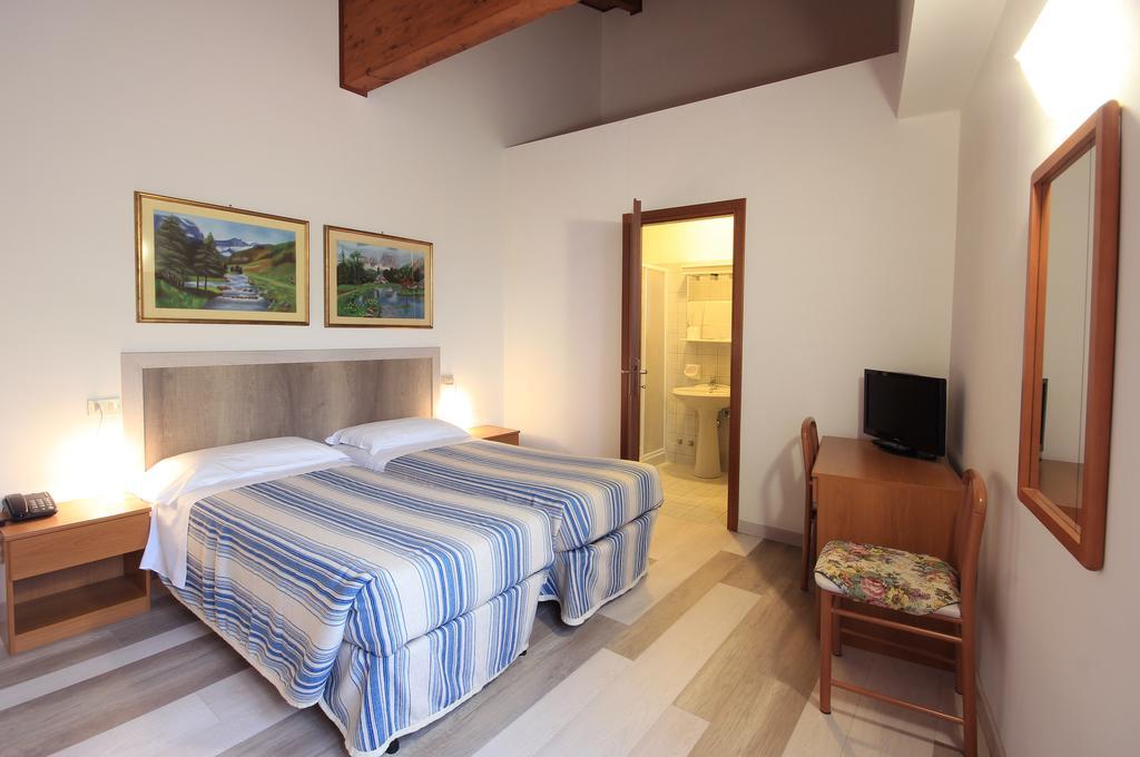 Hotel Colomber Gardone Riviera Eksteriør billede