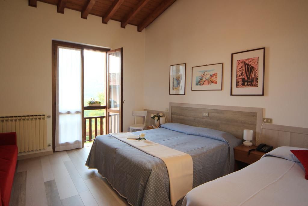 Hotel Colomber Gardone Riviera Eksteriør billede