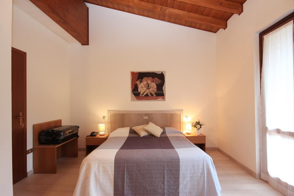 Hotel Colomber Gardone Riviera Eksteriør billede