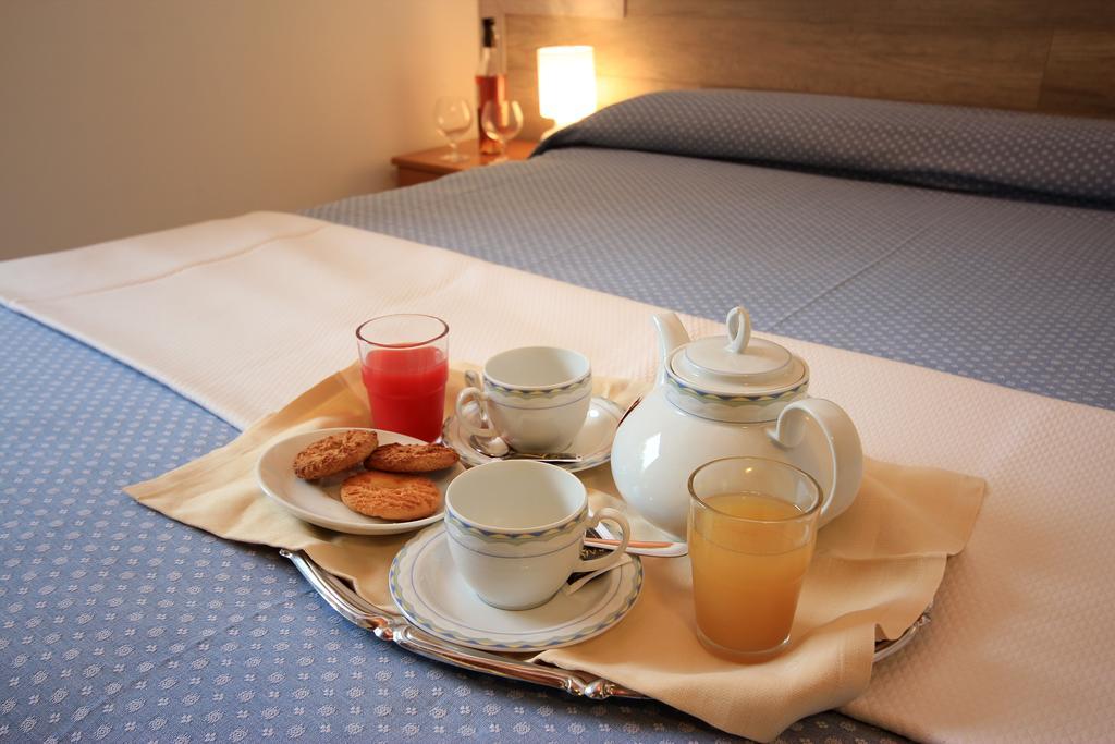 Hotel Colomber Gardone Riviera Eksteriør billede
