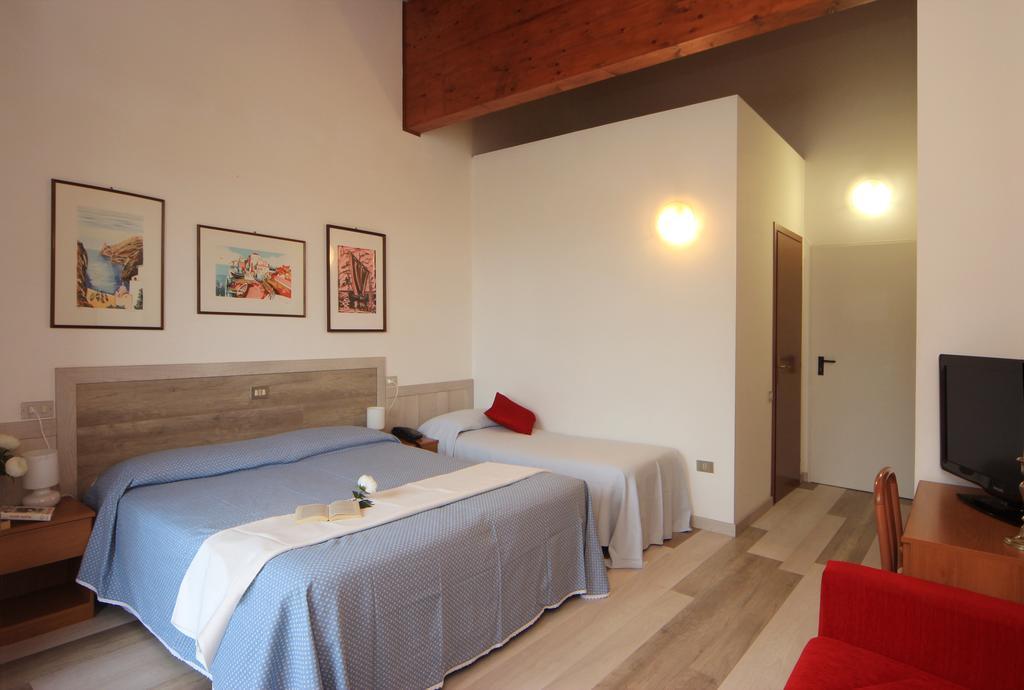Hotel Colomber Gardone Riviera Eksteriør billede