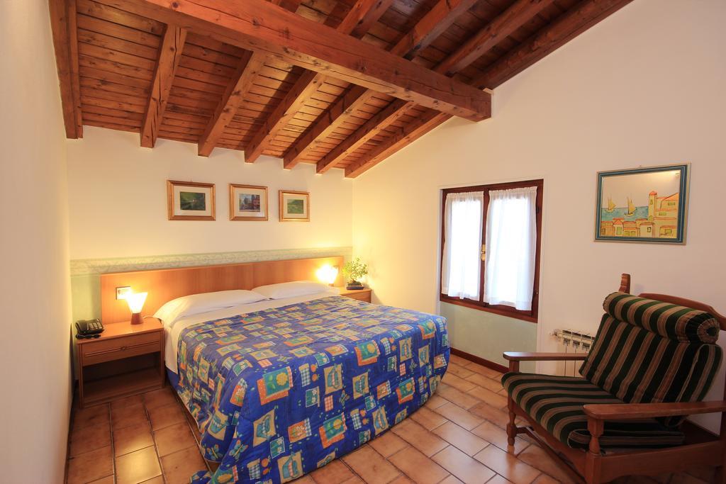 Hotel Colomber Gardone Riviera Eksteriør billede