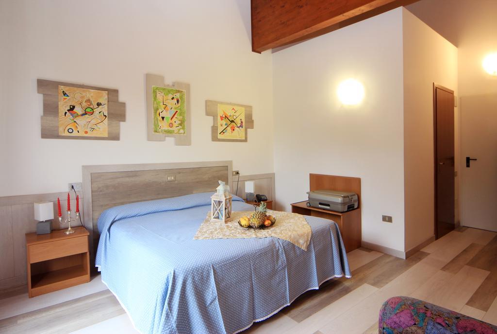 Hotel Colomber Gardone Riviera Eksteriør billede