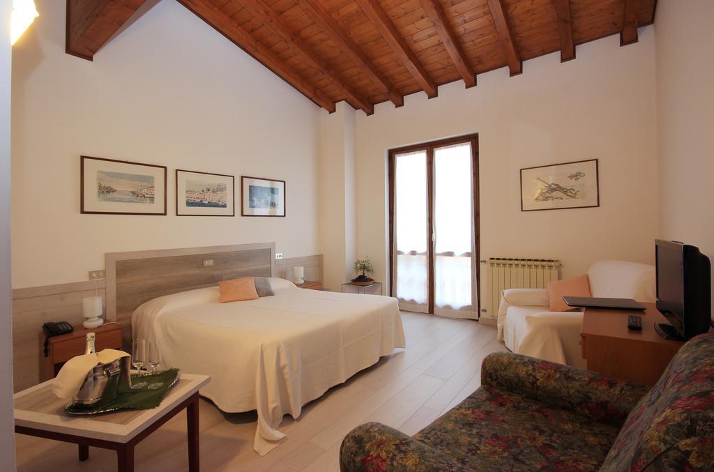 Hotel Colomber Gardone Riviera Eksteriør billede
