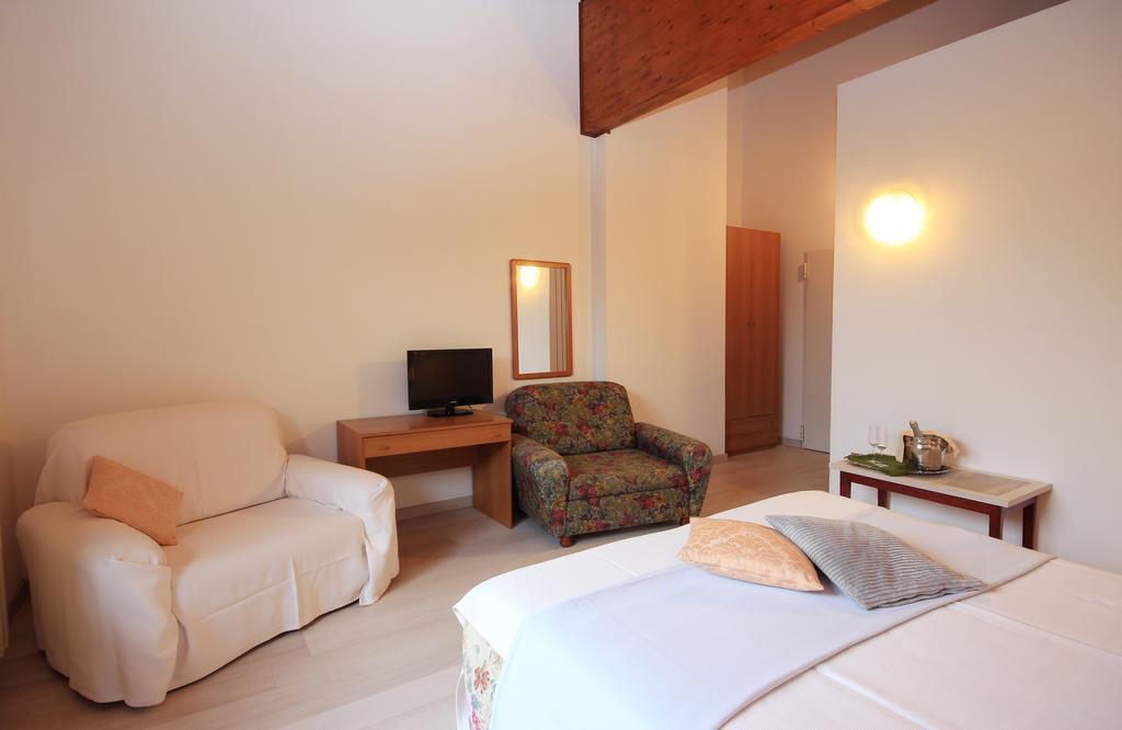 Hotel Colomber Gardone Riviera Eksteriør billede