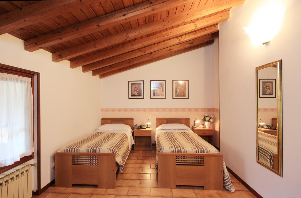 Hotel Colomber Gardone Riviera Eksteriør billede
