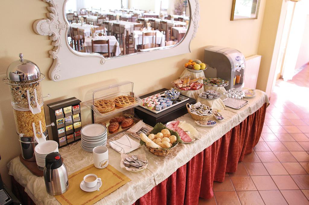 Hotel Colomber Gardone Riviera Eksteriør billede